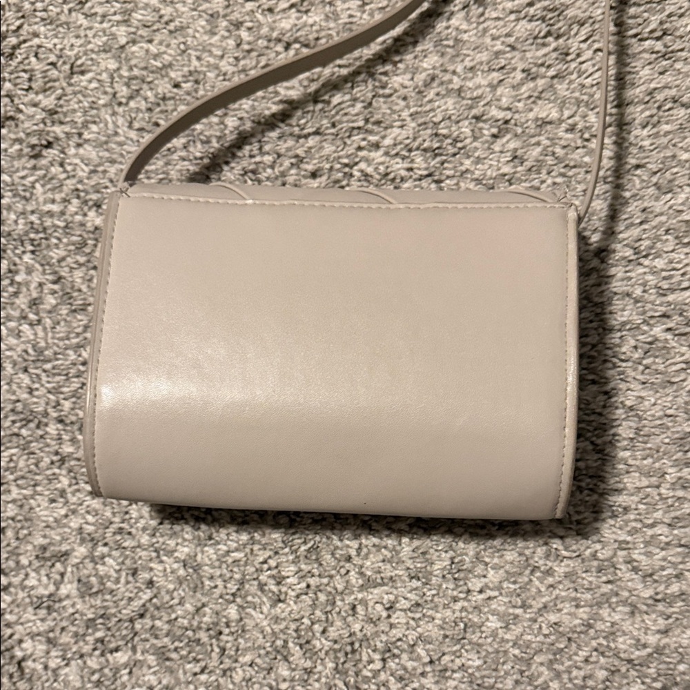 H&M Elegant beige Quilted Crossbody Bag - Picture 5 of 8